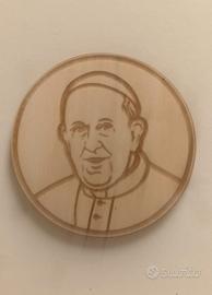Souvenir Papa Francesco inciso su legno magnete