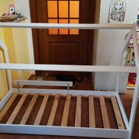 Lettino Montessoriano a casetta in legno bianco