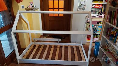 Lettino Montessoriano a casetta in legno bianco