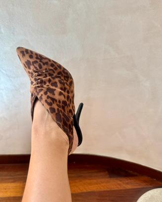Scarpa col tacco leopardata
