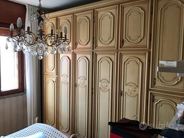 Armadio in stile in legno