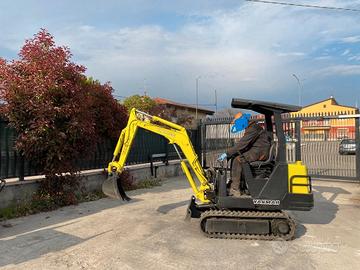 E139 Mini escavatore 17 q Yanmar B17