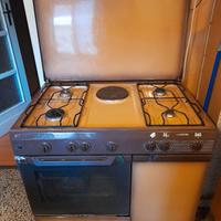 Cucina con forno a gas 