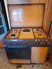 Cucina con forno a gas 