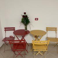 Tavolino bistrot rotondo con 2 sedie abbinate