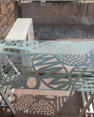 Scrivania Ikea vetro con cavalletti di legno