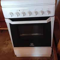 Cucina Indesit 4 fuochi e forno elettrico