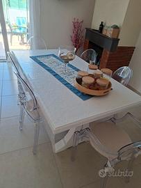 Elegante tavolo completo di 6 sedie 