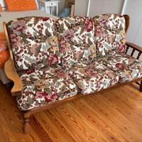 Divanetto in legno .