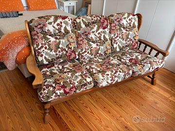 Divanetto in legno .