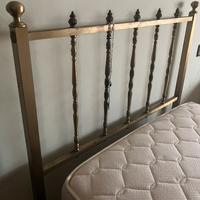 Coppia di letti in ottone