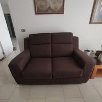 Divano due posti (no letto). sfoderabile