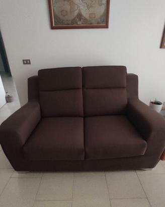 Divano due posti (no letto). sfoderabile
