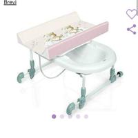 Fasciatoio da vasca da bagno con vaschetta.