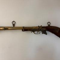 Attaccapanni a parete in legno e ottone