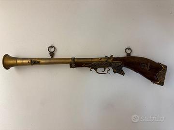 Attaccapanni a parete in legno e ottone