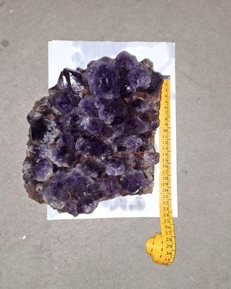 PIETRA CON CRISTALLI  DI AMETISTA