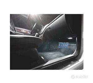 PLAFONI LED PER PIEDI E PORTE PER MERCEDES