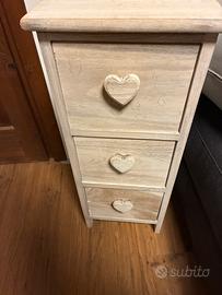 Due mobiletti con cassetti gratis