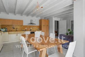 Villa di 240 m² con più di 5 locali e box auto dop