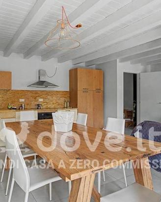 Villa di 240 m² con più di 5 locali e box auto dop