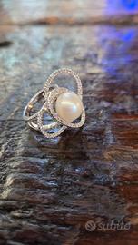 Anello in oro bianco 18 carati con pavè didiamanti