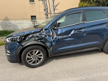 Hyundai Tucson 1.7 CRDI XPOSSIBLE 2016 SINISTRATA