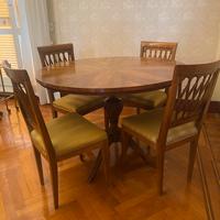 Tavolo rotondo e 8 sedie