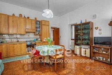 Appartamento di 90 m² con 3 locali a Carugo