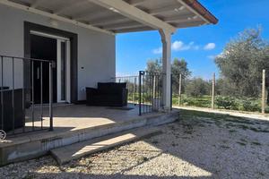 Villino di recente costruzione diviso in due unita