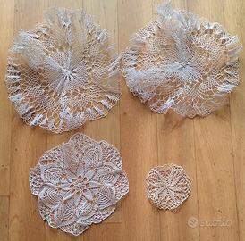 Nr. 4 centri piccoli realizzati all'uncinetto