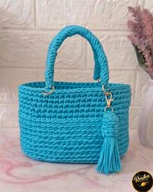 Borsa fatta a mano all’uncinetto azzurra