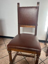 Sedie in legno e pelle d’epoca