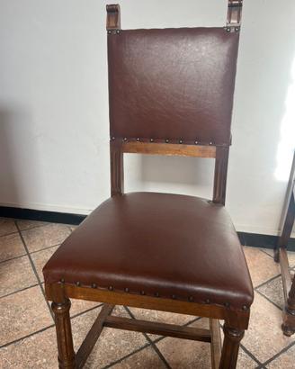 Sedie in legno e pelle d’epoca