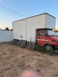 Cassone e cabina per Iveco Daily passo 3750