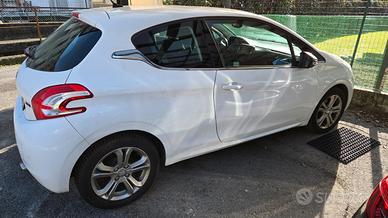 PEUGEOT 208 -1.4 HDI Allure 2014