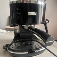 DeLonghi macchina caffè.