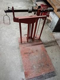 Bilancia a bilico in ferro antica