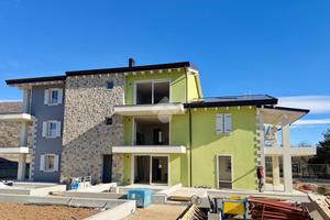 VILLA A SCHIERA A COSTERMANO