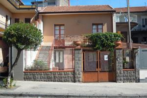 CASA SINGOLA 186 mq con Spazio Esterno a Pedara