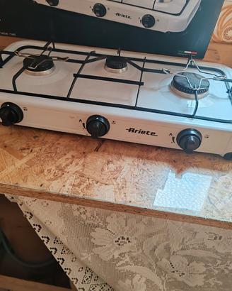 Piano cottura a gas portatile Ariete a tre fuochi