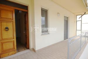 APPARTAMENTO CON INGRESSO INDIPENDENTE E GIARDINO