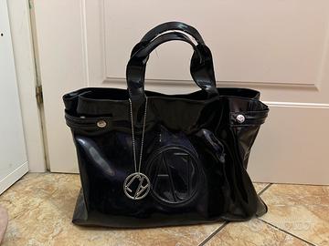 Borsa Armani in vernice nera