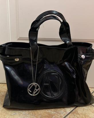 Borsa Armani in vernice nera