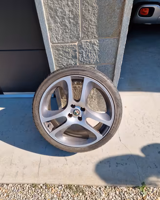 Treno 4 cerchi in lega Alfa Romeo 18''  con gomme 