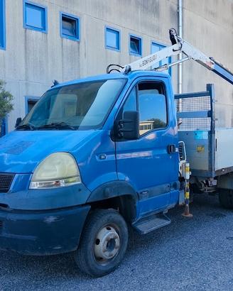 Renault Master con gru e cassone