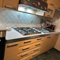 Cucina di tre metri canera da letto completa