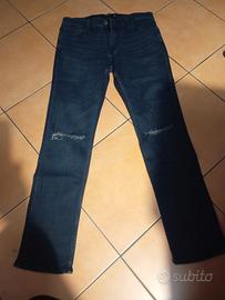 Jeans scuri Hollister con strappi W33L32 