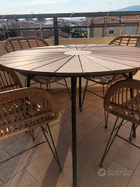 Tavolo da esterno con sedie