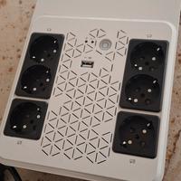 ups con 6 prese sciuko e 1 presa usb